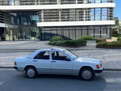 Weiß Gebraucht 1989 Mercedes 190 Limousine | 7.500 €