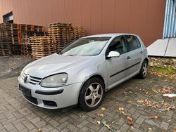 Silber Gebraucht 2005 VW Golf V Kleinwagen | 1.000 € (Fairer Preis)