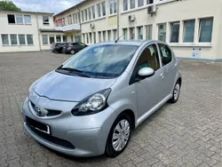 Silber Gebraucht 2008 Toyota Aygo Cool Kleinwagen | 2.300 € (Fairer Preis)