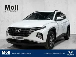 Atlas white / sol Gebraucht 2023 Hyundai Tucson Select SUV | 25.780 € (Superpreis)