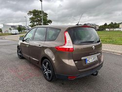 Braun Gebraucht 2010 Renault Grand Scénic III Luxe Van / Kleinbus | 2.800 € (Fairer Preis)