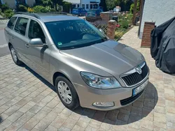 Grau Gebraucht 2009 Skoda Octavia Ambiente Kombi | 3.800 € (Fairer Preis)