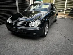 Schwarz Gebraucht 2004 Mercedes C200 Limousine | 2.099 € (Teuer)