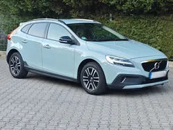 Blau Gebraucht 2018 Volvo V40 CC Kombi | 12.100 € (Guter Preis)