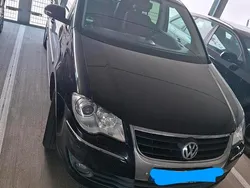 Schwarz Gebraucht 2009 VW Touran Van / Kleinbus | 5.800 € (Fairer Preis)