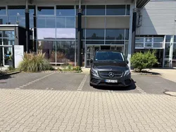 Schwarz Gebraucht 2020 Mercedes V300 Avantgarde Van / Kleinbus | 52.500 € (Teuer)