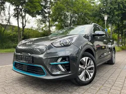 Grau Gebraucht 2022 Kia e-Niro 2 SUV | 22.944 € (Guter Preis)
