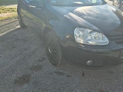 Schwarz Gebraucht 2006 VW Golf V Kleinwagen | 650 € (Superpreis)