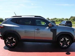 Grau Gebraucht 2024 Dacia Duster Extreme SUV | 26.790 € (Fairer Preis)