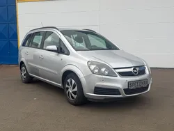Silber Gebraucht 2005 Opel Zafira Edition Van / Kleinbus | 3.990 € (Etwas zu teuer)