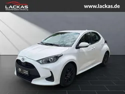 Super white 2 Gebraucht 2021 Toyota Yaris Comfort Limousine | 12.950 € (Fairer Preis)