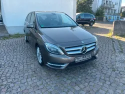 Grau Gebraucht 2012 Mercedes B200 Van / Kleinbus | 6.750 € (Fairer Preis)