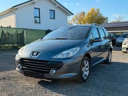 Grau Gebraucht 2007 Peugeot 207 Kombi | 3.899 €