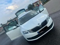Silber Gebraucht 2018 Skoda Octavia Kombi | 9.500 € (Guter Preis)