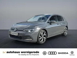 Grau Gebraucht 2022 VW Golf VIII Style Limousine | 28.439 € (Guter Preis)