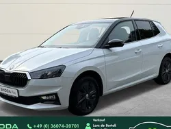 Weiß (moonweiss perleffekt) met. weiß (moonweiss perleffekt) met. Gebraucht 2023 Skoda Fabia Style Limousine | 21.590 € (Teuer)