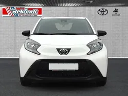 Weiß Gebraucht 2024 Toyota Aygo Business Edition Kleinwagen | 14.990 € (Guter Preis)