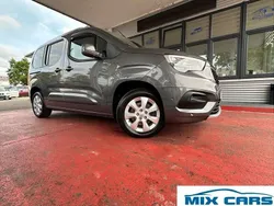 Grau Gebraucht 2019 Opel Combo Life Innovation Van / Kleinbus | 19.970 € (Fairer Preis)