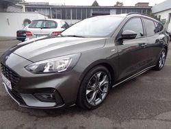 Grau Gebraucht 2018 Ford Focus ST-Line Kombi | 10.899 € (Fairer Preis)