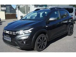 Kometengraumetall (metallic) Gebraucht 2023 Dacia Sandero Stepway Kleinwagen | 16.480 € (Guter Preis)