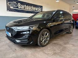 Schwarz Gebraucht 2023 Ford Focus ST-Line Limousine | 22.900 € (Guter Preis)