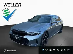 Saphirschwarz metallic (schwarz) Neu 2024 BMW 330e Competition Edition Kombi | 62.890 €