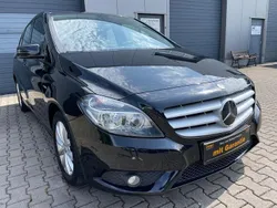 Kosmosschwarz Gebraucht 2012 Mercedes B180 Van / Kleinbus | 8.580 € (Fairer Preis)