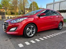 Rot Gebraucht 2016 Hyundai i30 YES! Silver Limousine | 9.500 € (Fairer Preis)