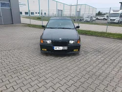 Schwarz Gebraucht 1998 BMW 323 Compact Kleinwagen | 7.500 € (Teuer)