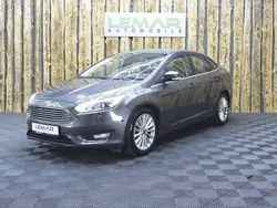 Silber Gebraucht 2016 Ford Focus Titanium Limousine | 9.200 € (Fairer Preis)