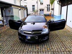 Schwarz Gebraucht 2006 Opel Astra Cabriolet Cabrio | 2.500 € (Etwas zu teuer)