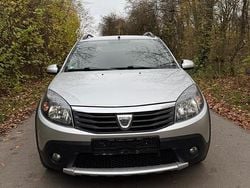 Silber Gebraucht 2012 Dacia Sandero Stepway SUV | 2.999 € (Etwas zu teuer)