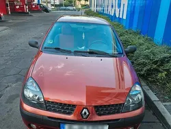 Rot Gebraucht 2004 Renault Clio II Kleinwagen | 650 € (Guter Preis)