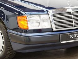 Blau Gebraucht 1991 Mercedes E230 Limousine | 15.900 €