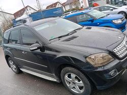 Schwarz Gebraucht 2007 Mercedes ML320 SUV | 6.700 € (Etwas zu teuer)
