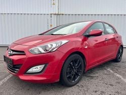 Rot Gebraucht 2014 Hyundai i30 Trend Limousine | 3.950 € (Guter Preis)
