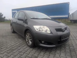 Grau Gebraucht 2009 Toyota Auris Limousine | 4.800 € (Etwas zu teuer)