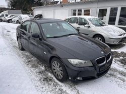 Black sapphire metallic Gebraucht 2010 BMW 318 Comfort Edition Limousine | 4.800 € (Guter Preis)