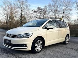 Gelb Gebraucht 2023 VW Touran Van / Kleinbus | 11.790 € (Fairer Preis)