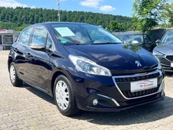 Blau Gebraucht 2018 Peugeot 208 Allure Kleinwagen | 8.999 € (Fairer Preis)