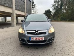 Grau Gebraucht 2007 Opel Zafira Catch Me Van / Kleinbus | 3.998 € (Fairer Preis)