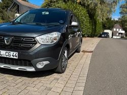Grau Gebraucht 2019 Dacia Lodgy Stepway Van / Kleinbus | 9.888 € (Etwas zu teuer)
