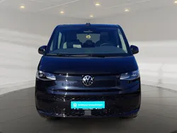 Schwarz Gebraucht 2024 VW Multivan Basis Van / Kleinbus | 63.900 € (Etwas zu teuer)