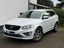 Weiß Gebraucht 2017 Volvo XC60 R-Design SUV | 22.900 € (Fairer Preis)