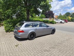 Grau Gebraucht 2007 BMW 523 Kombi | 3.650 €