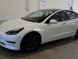 Weiß Gebraucht 2021 Tesla Model 3 Standard Range Plus Limousine | 21.842 € (Guter Preis)