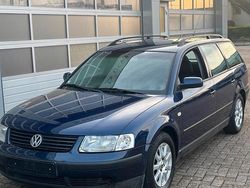 Blau Gebraucht 2000 VW Passat Kombi | 1.990 € (Etwas zu teuer)