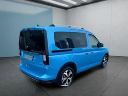 Blau Gebraucht 2023 Ford Tourneo Connect Van / Kleinbus | 28.549 € (Fairer Preis)