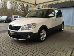 Weiß Gebraucht 2010 Skoda Roomster Van / Kleinbus | 6.980 € (Fairer Preis)