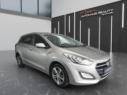 Grau Gebraucht 2015 Hyundai i30 Trend Limousine | 9.870 € (Fairer Preis)